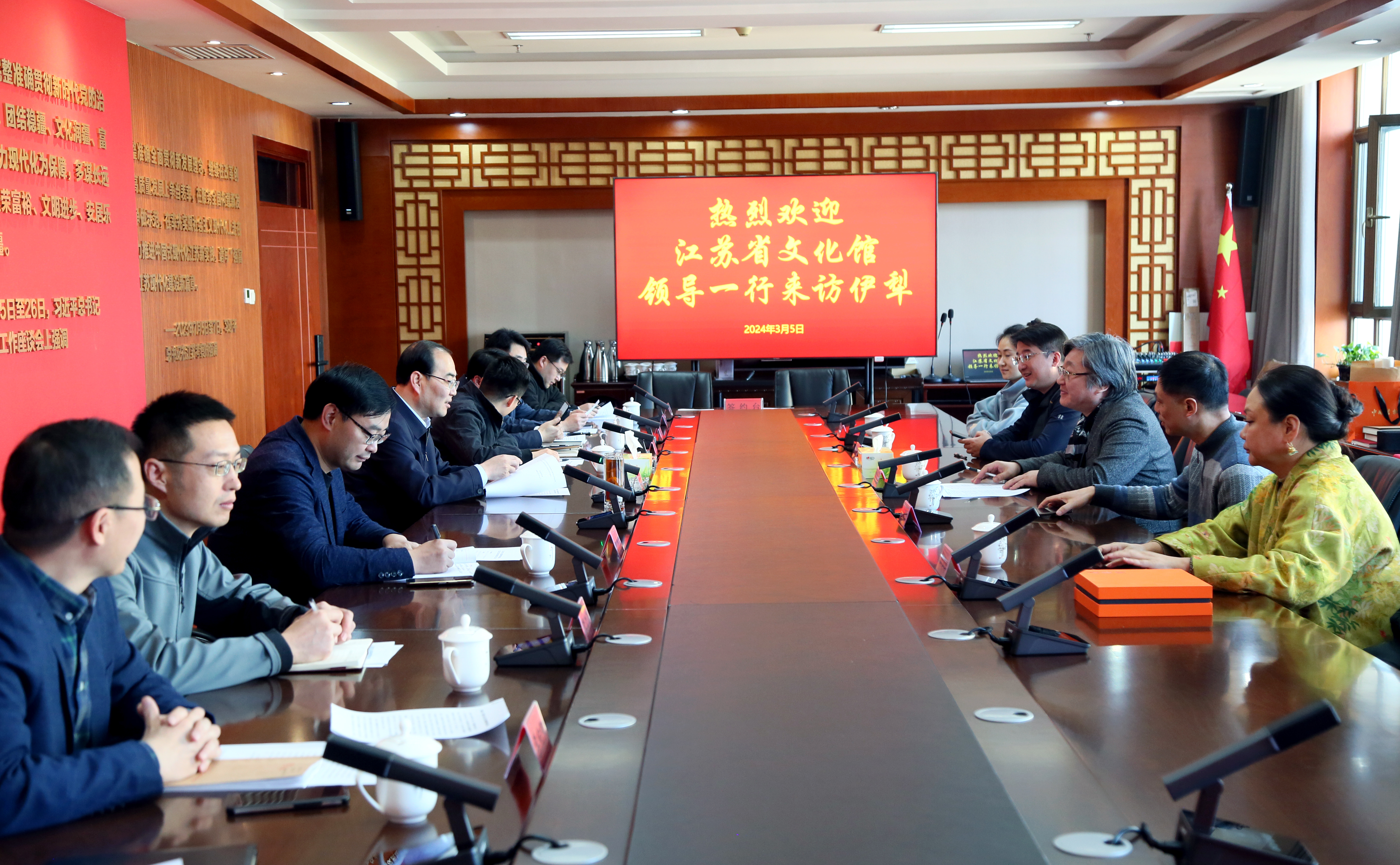 江苏省文化馆与江苏援伊前方指挥部签订合作框架协议